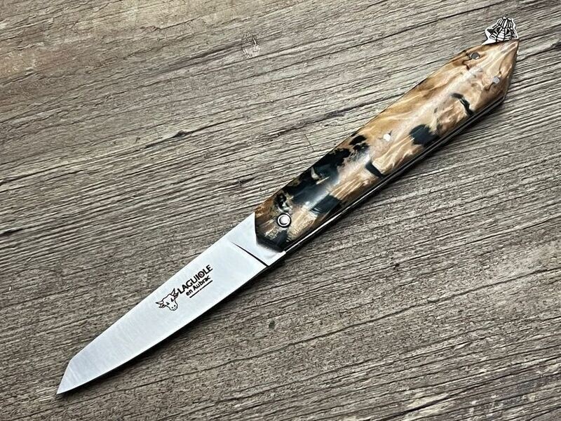 Laguiole en Aubrac , Meisterstück,  Modell Lisse Bee Back, Griff geflammte Pappelmaser