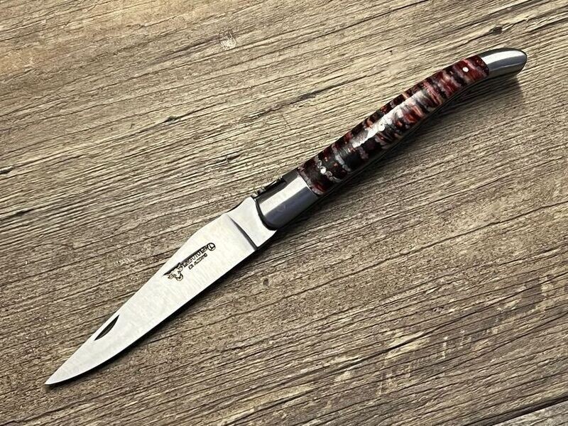 Laguiole en Aubrac 12 cm, geschmiedete Biene, Doppelplatine, Griff Mammutbackenzahn rot, Schlangenlederetui, Holzbox, Messer Nr. 1 Laguiole en Aubrac 12 cm, geschmiedete Biene, Doppelplatine, Griff Mammutbackenzahn rot, Schlangenlederetui, Holzbox, Messer Nr. 1