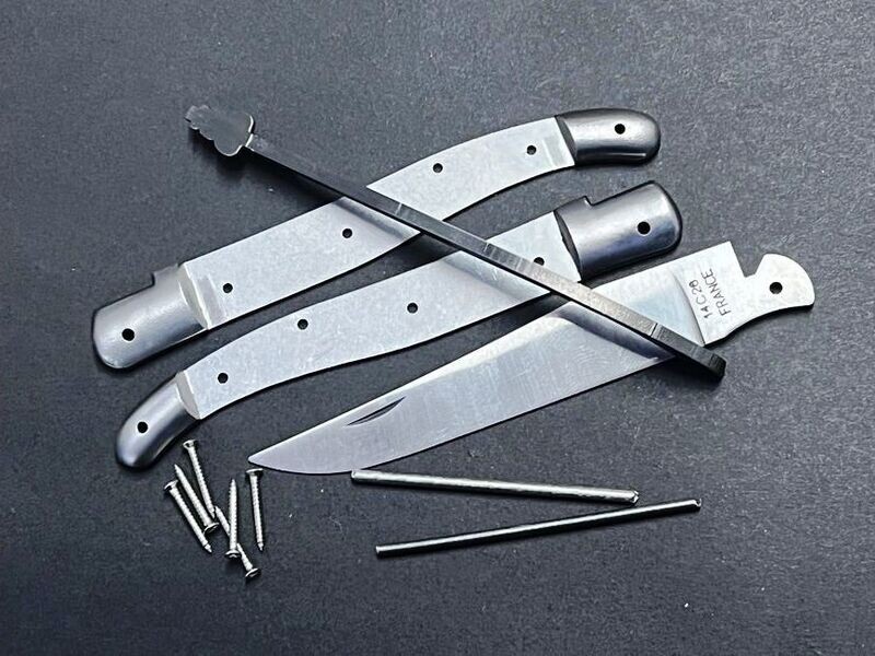 Laguiole Messerbausatz, Original Kit aus Thiers, Frankreich, geschmiedete Feder und Biene matt, Klinge 12 C 27/14 C 28 matt, Bausatz Nr. 1 Laguiole Messerbausatz, Original Kit aus Thiers, Frankreich, geschmiedete Feder und Biene matt, Klinge 12 C 27/14 C 28 matt, Bausatz Nr. 1