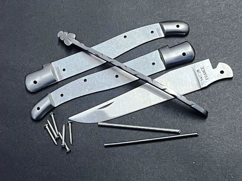 Laguiole Messerbausatz, Original Kit aus Thiers, Frankreich, geschmiedete Feder und Biene matt, Klinge 12 C 27 /14 C 28 matt, Ressort guillochiert, Bausatz Nr. 3 Laguiole Messerbausatz, Original Kit aus Thiers, Frankreich, geschmiedete Feder und Biene matt, Klinge 12 C 27 /14 C 28 matt, Ressort guillochiert, Bausatz Nr. 3