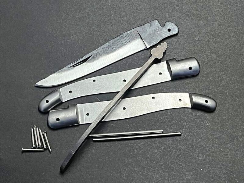 Laguiole Messerbausatz, Original Kit aus Thiers, Frankreich, geschmiedete Feder und Biene matt, Klinge roh geschmiedet, Bausatz Nr. 7 Laguiole Messerbausatz, Original Kit aus Thiers, Frankreich, geschmiedete Feder und Biene matt, Klinge roh geschmiedet, Bausatz Nr. 7