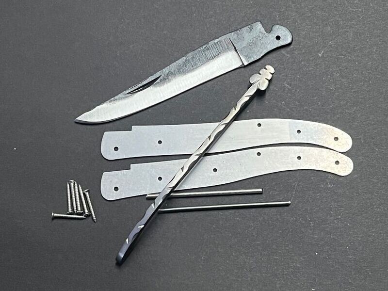 Laguiole Messerbausatz, Voller Griff, Original Kit aus Thiers, Frankreich, geschmiedete Feder und Biene matt, Klinge roh geschmiedet, Ressort guillochiert, Bausatz Nr. 10 Laguiole Messerbausatz, Voller Griff, Original Kit aus Thiers, Frankreich, geschmiedete Feder und Biene matt, Klinge roh geschmiedet, Ressort guillochiert, Bausatz Nr. 10