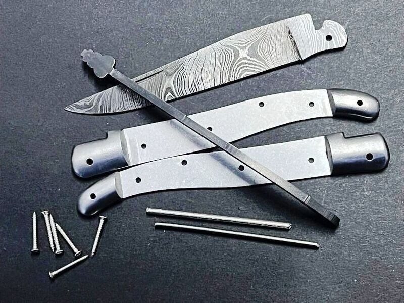 Laguiole Messerbausatz, Original Kit aus Thiers, Frankreich, geschmiedete Feder und Biene matt, Klinge Damaststahl Bausatz Nr. 11 Laguiole Messerbausatz, Original Kit aus Thiers, Frankreich, geschmiedete Feder und Biene matt, Klinge Damaststahl Bausatz Nr. 11