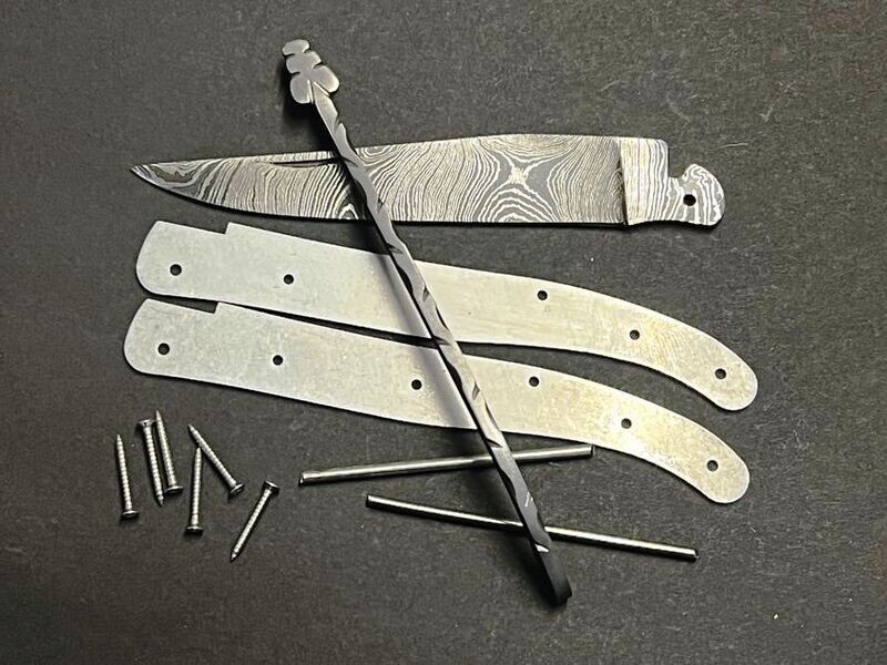 Laguiole Messerbausatz, Voller Griff, Original Kit aus Thiers, Frankreich, geschmiedete Feder und Biene, Ressort guillochiert, Klinge Damaststahl Bausatz Nr. 14 Laguiole Messerbausatz, Voller Griff, Original Kit aus Thiers, Frankreich, geschmiedete Feder und Biene, Ressort guillochiert, Klinge Damaststahl Bausatz Nr. 14