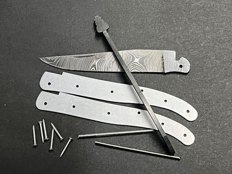 Laguiole Messerbausatz, Voller Griff, Original Kit aus Thiers, Frankreich, geschmiedete Feder und Biene, Klinge Damaststahl Bausatz Nr. 12 Laguiole Messerbausatz, Voller Griff, Original Kit aus Thiers, Frankreich, geschmiedete Feder und Biene, Klinge Damaststahl Bausatz Nr. 12