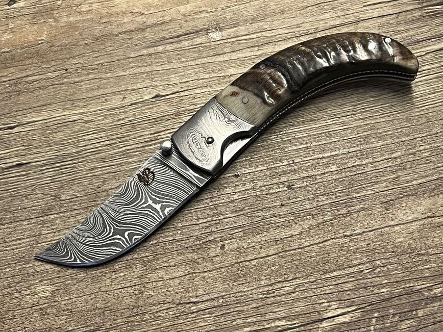 U Rusticu, Luxe,  korsisches Hirtenmesser, Griff Widderhorn, Klinge und Heftbacken Damaststahl, Coutellerie du Bastion Le Berger, Messer Nr. 1