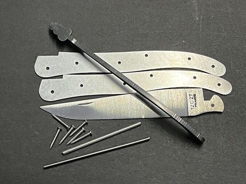 Laguiole Messerbausatz 13 cm voller Griff, Original Kit aus Thiers, Frankreich, geschmiedete Feder und Biene matt, Klinge 12 C 27 matt, Bausatz Nr. 2 Laguiole Messerbausatz 13 cm voller Griff, Original Kit aus Thiers, Frankreich, geschmiedete Feder und Biene matt, Klinge 12 C 27 matt, Bausatz Nr. 2