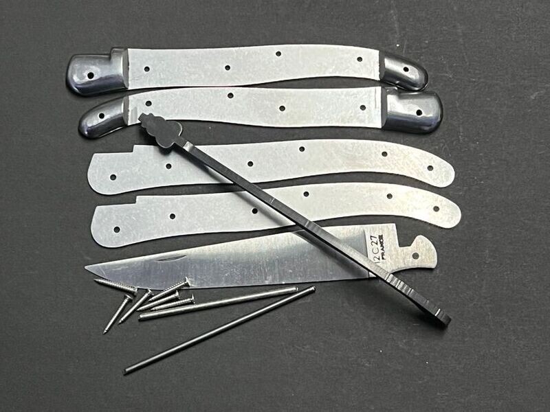 Laguiole Messerbausatz 13 cm, Doppelplatine, Original Kit aus Thiers, Frankreich, geschmiedete Feder und Biene matt, Klinge 12 C 27 matt, Bausatz Nr. 3 Laguiole Messerbausatz 13 cm, Doppelplatine, Original Kit aus Thiers, Frankreich, geschmiedete Feder und Biene matt, Klinge 12 C 27 matt, Bausatz Nr. 3