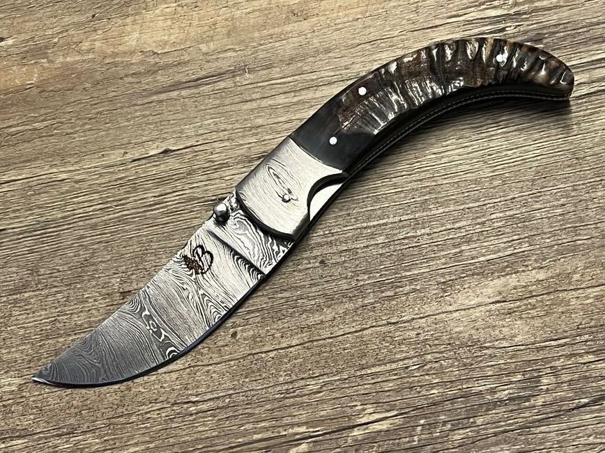 U Rusticu, Luxe,  Grand Modell,  korsisches Hirtenmesser, Griff Widderhorn, Klinge und Heftbacken Damaststahl, Coutellerie du Bastion Le Berger, Messer Nr. 1
