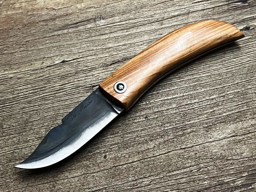 Cornicciolu  korsisches Hirtenmesser,  Griff Olivenholz, roh belassene Karbonklinge, Alexandre Musso, Messer Nr. 1