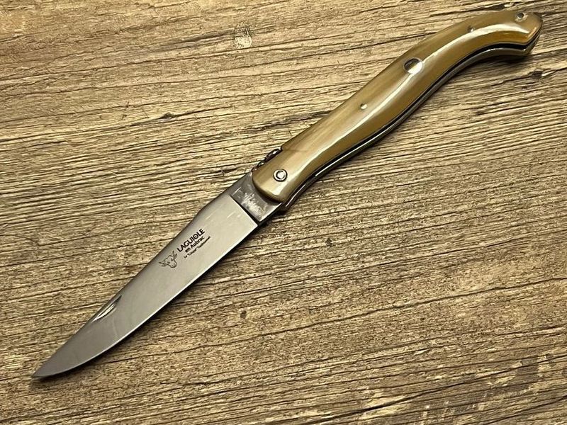Laguiole en Aubrac 12 cm, Modell le Coupe, voller Griff, aus Teilen eines Porsche 901 von 1963 hergestellt, limitiert und nummeriert (1432), Griff geflammte Hornspitze Laguiole en Aubrac 12 cm, Modell le Coupe, voller Griff, aus Teilen eines Porsche 901 von 1963 hergestellt, limitiert und nummeriert (1432), Griff geflammte Hornspitze