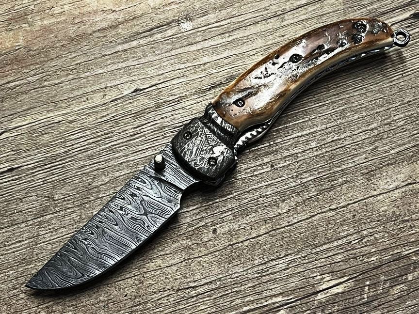 Unikat, Korsisches Taschenmesser als Liner Lock,  Griff Mammutelfenbein, Klinge und Feder 200 Lagen Damast, Mitres Meteorit, Steck Etui Schlangenleder,  Alexandre Musso, Damast Oiver Moretti