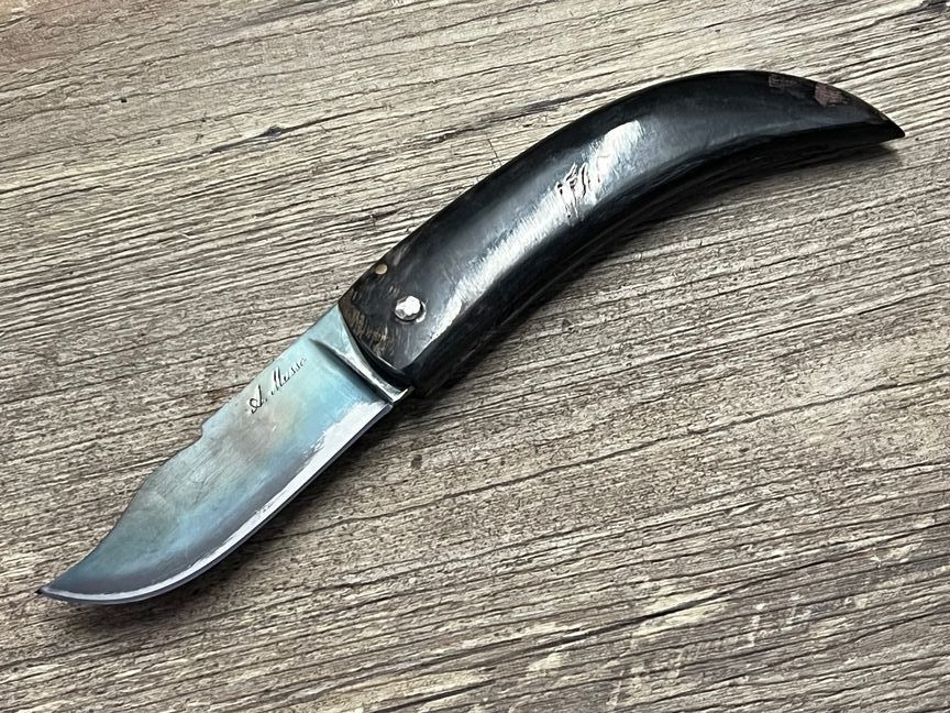 Cornicciolu , korsisches Hirtenmesser,  Griff Widderhorn, roh belassene Karbonklinge, Alexandre Musso, Messer Nr. 4