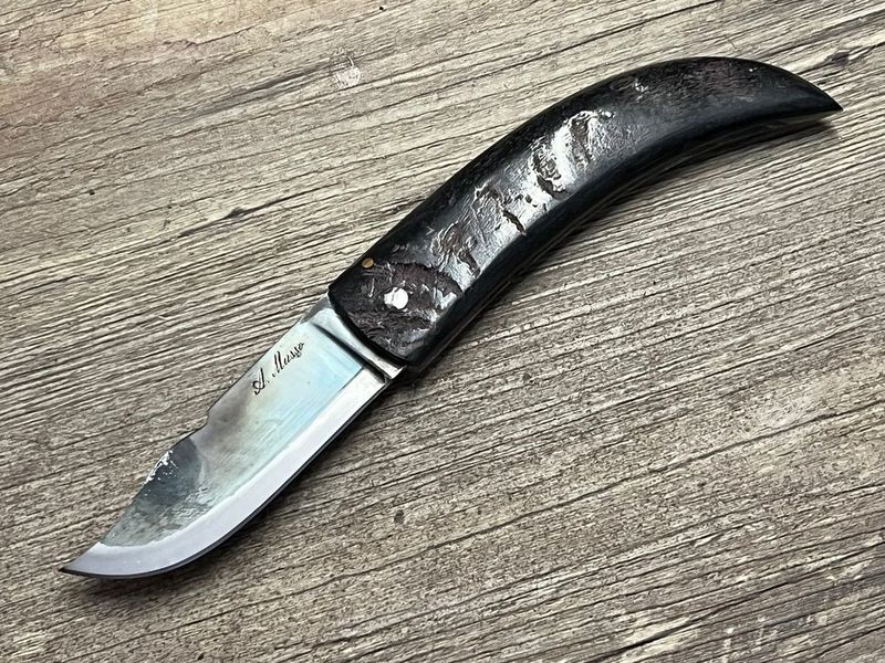 Cornicciolu , korsisches Hirtenmesser,  Griff Widderhorn, roh belassene Karbonklinge, Alexandre Musso, Messer Nr. 7