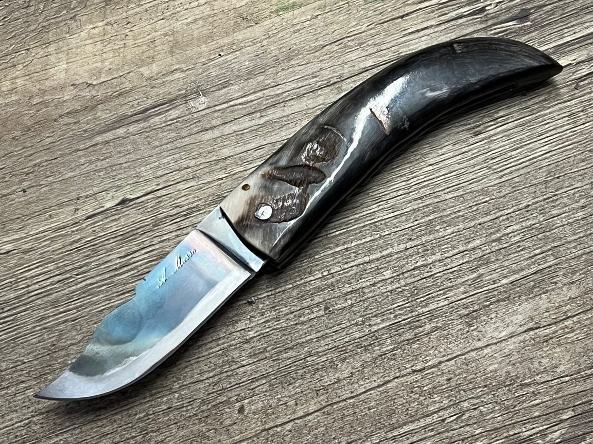 Cornicciolu , korsisches Hirtenmesser,  Griff Widderhorn, roh belassene Karbonklinge, Alexandre Musso, Messer Nr. 9