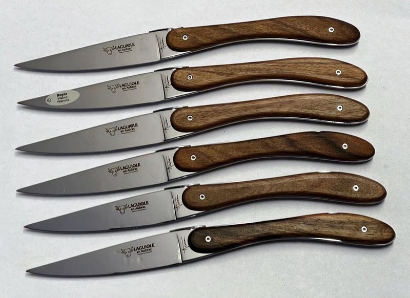 6 Stück Steakmesser Tafelmesser für jeden Tag, Laguiole en Aubrac, Griff französischer Nussbaum, Modell Ecir