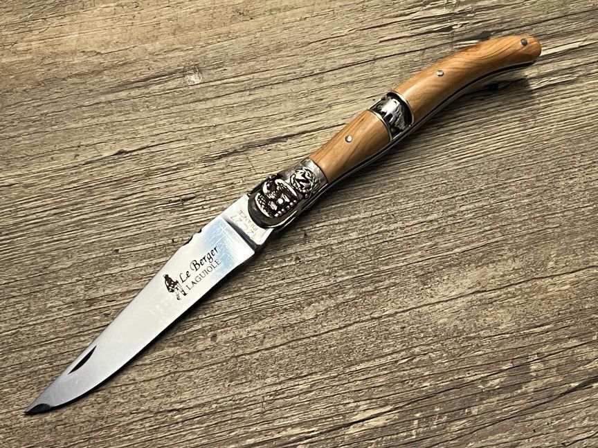 Laguiole Taschenmesser Modell Napoleon,  Mitres und Silberbanderole massiv Sterlingsilber, Griff Wacholder, Coutellerie du Bastion, Le Berger