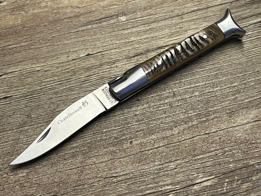 Das Chatellerault Prestige in seiner ursprünglichen Form, französisches Taschenmesser, Griff Widderhorn poliert, Schmiede Coutellerie du Bastion, Le Berger, Messer