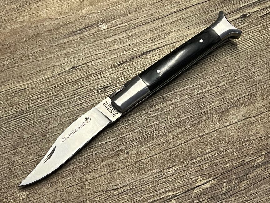 Das Chatellerault Prestige in seiner ursprünglichen Form, französisches Taschenmesser, Griff Grenadill Ebenholz, Schmiede Coutellerie du Bastion, Le Berger, Messer