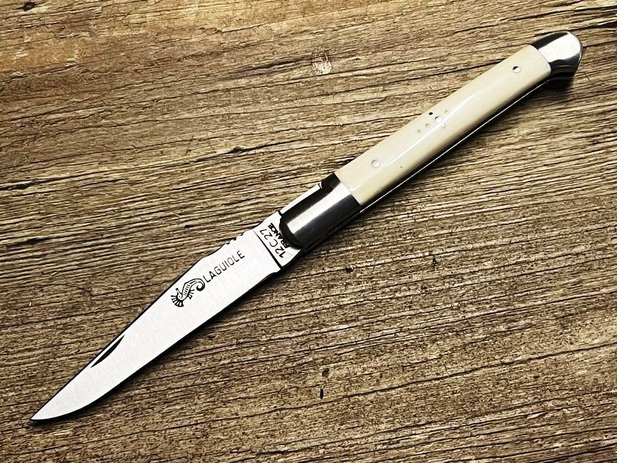 Das Laguiole Bec de Corbin Prestige, Griff Rinderbein weiß " Schmiede ARTO
