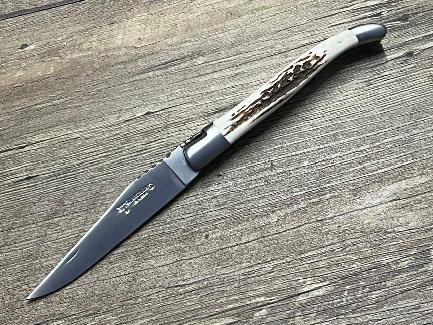 Laguiole en Aubrac 12 cm, Spiralfeder,  geschmiedete Biene, Doppelplatine, Griff Hirschhorn aus der Auvergne Messer Nr. 1