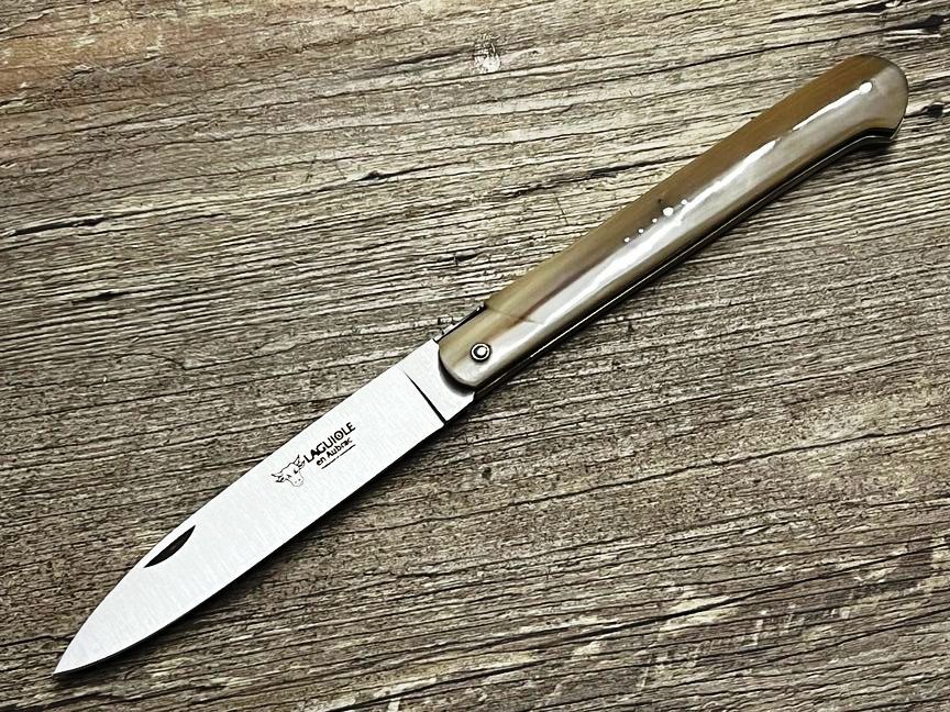Laguiole en Aubrac,  Modell Bec de Corbin (Rabenschnabel), historisches Taschenmesser, Griff Hornspitze, Messer Nr. 1
