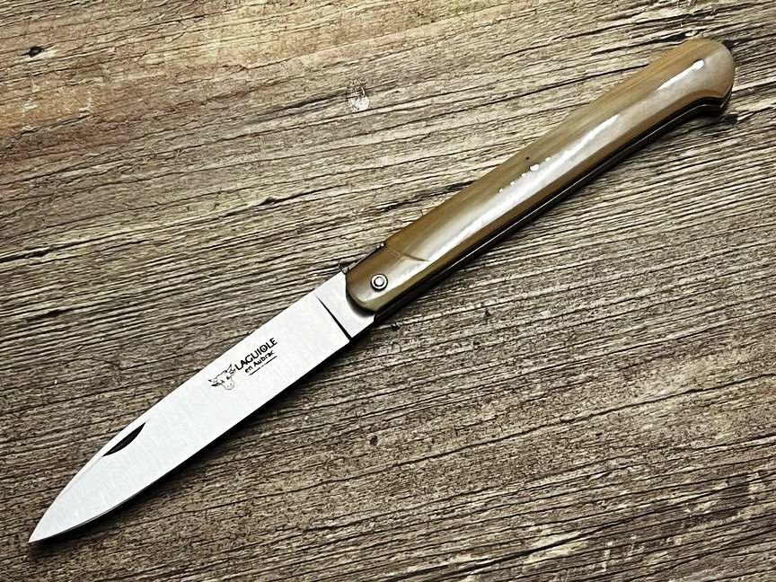 Laguiole en Aubrac,  Modell Bec de Corbin (Rabenschnabel), historisches Taschenmesser, Griff Hornspitze, Messer Nr. 2