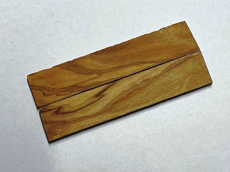 Griffschalen spanisches Olivenholz aus der Wurzelknolle  für alle hier angebotenen Messerbausätze, Satz Nr. 2