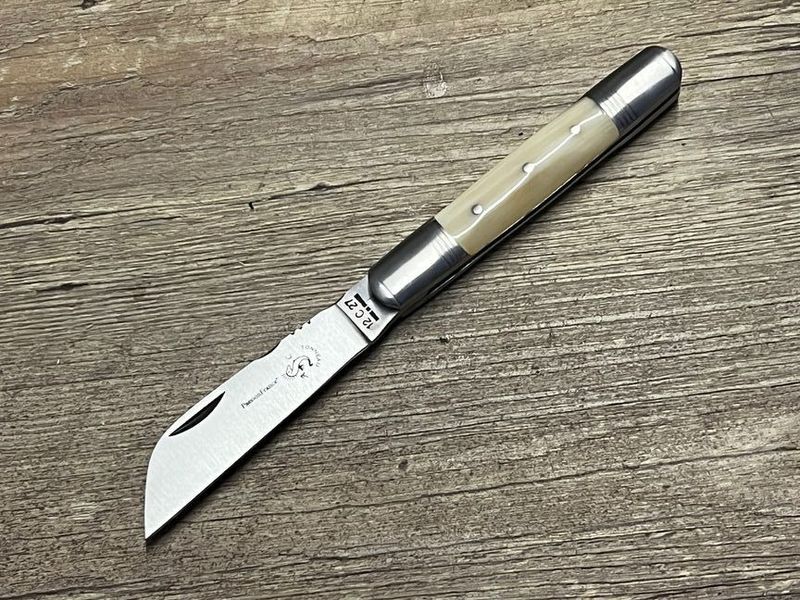 Das Tonneau, französisches Taschenmesser, Griff , Aubrac Horn, Schmiede ARTO Das Tonneau, französisches Taschenmesser, Griff , Aubrac Horn, Schmiede ARTO