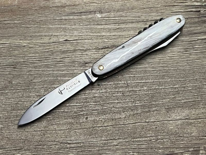 Navette, französisches Taschenmesser, Griff Aubrac-Horn, Paraplui A L`Epreuve Navette, französisches Taschenmesser, Griff Aubrac-Horn, Paraplui A L`Epreuve
