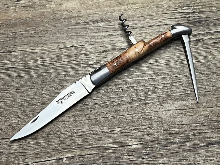 Laguiole en Aubrac 12 cm, geschmiedete Biene, Griff  Wacholder, Korkenzieher und Ahle, Leder Steck-Etui, Messer Nr. 3