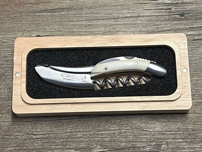 Original Laguiole en Aubrac Sommelier Kellner-Messer Griffbeschalung aus Büffelknochen weiß