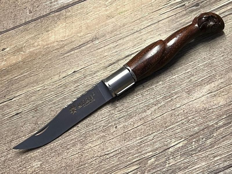 Couteau Tradition, Widderkopf, Griff französisch Nussbaum poliert, Klinge 12 C 27 (Sandvik), Coutellerie Du Larzac, Midi Pyrenees Couteau Tradition, Widderkopf, Griff französisch Nussbaum poliert, Klinge 12 C 27 (Sandvik), Coutellerie Du Larzac, Midi Pyrenees