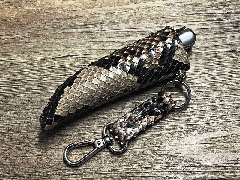 Innovatives Stecketui aus Schlangenleder,  für traditionelle 11 und 12 cm Laguiole Taschenmesser mit und ohne Doppelplatine