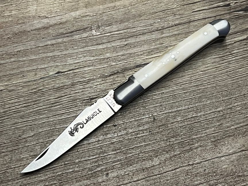 Das Laguiole Bec de Corbin Prestige bete (Biest), Griff Rinderbein weiß " Schmiede ARTO