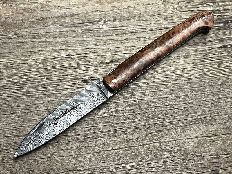 Einzelstück, das Sauveterre, französisches Taschenmesser, Griff Pappelmaser aus der Wurzelknolle, Klinge aus dem Hause Balbach, Echtleder Stecketui, Schmiede Guy Vialis Einzelstück, das Sauveterre, französisches Taschenmesser, Griff Pappelmaser aus der Wurzelknolle, Klinge aus dem Hause Balbach, Echtleder Stecketui, Schmiede Guy Vialis