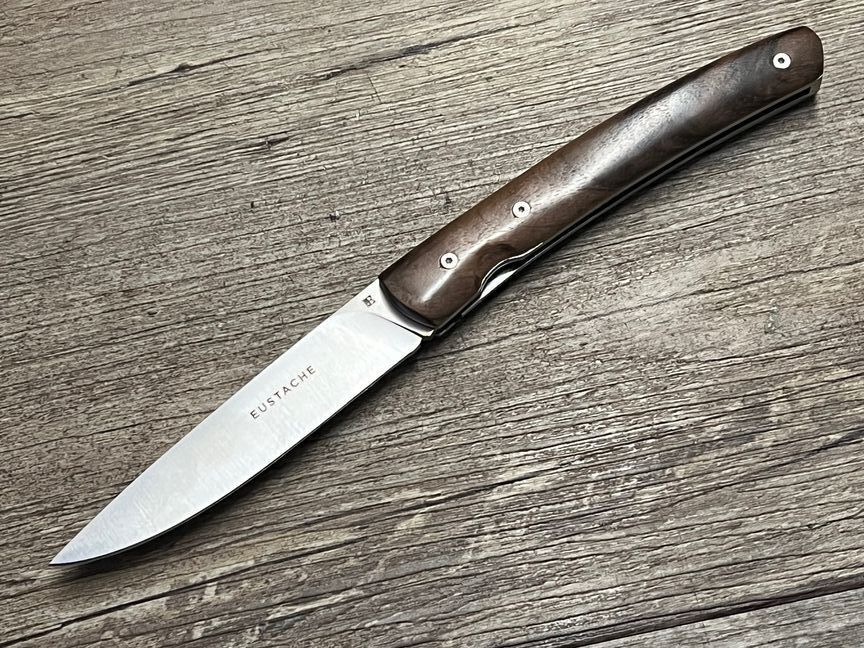 Couteau Eustache, Liner 2 R, Griff französisch Nussbaum mit Lederetui, Coutellerie Affut Pro, Messer Nr. 1
