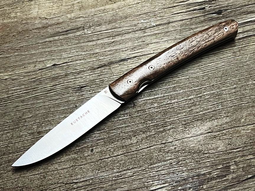 Couteau Eustache, Liner 2 R, Griff französisch Nussbaum mit Lederetui, Coutellerie Affut Pro, Messer Nr. 2