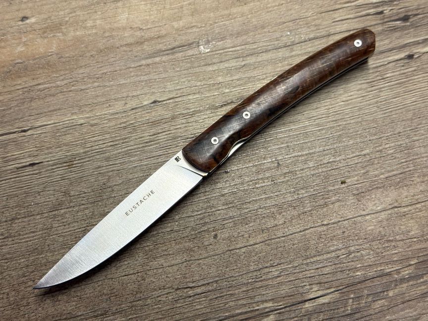 Couteau Eustache, Liner 2 R Luxe, Griff geflammte Buche mit Lederetui, Coutellerie Affut Pro, Messer Nr. 1