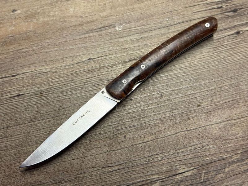 Couteau Eustache, Liner 2 R Luxe, Griff geflammte Buche mit Lederetui, Coutellerie Affut Pro, Messer Nr. 1