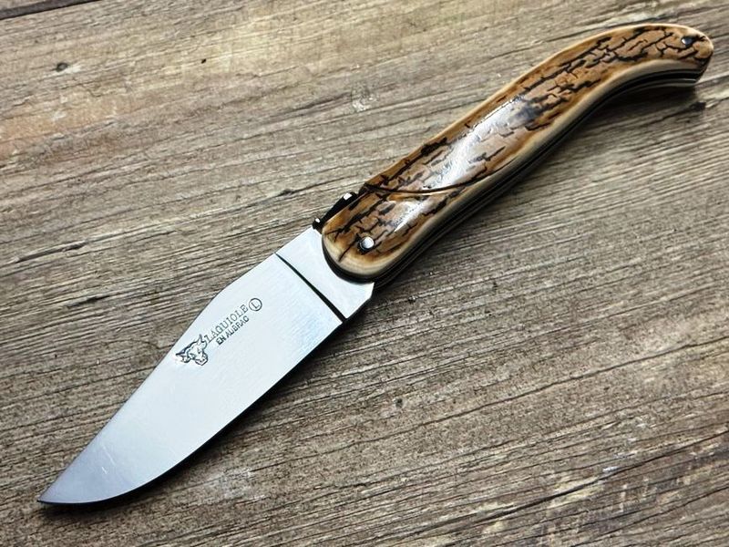 Meisterstück Pierre Martin, Laguiole en Aubrac Jagdmesser 14 cm, Mammutelfenbein mit Einlage in Mouche und Feder, Klinge 14 C 28 Sandvik Hochglanz Gürtellederholster Meisterstück Pierre Martin, Laguiole en Aubrac Jagdmesser 14 cm, Mammutelfenbein mit Einlage in Mouche und Feder, Klinge 14 C 28 Sandvik Hochglanz Gürtellederholster