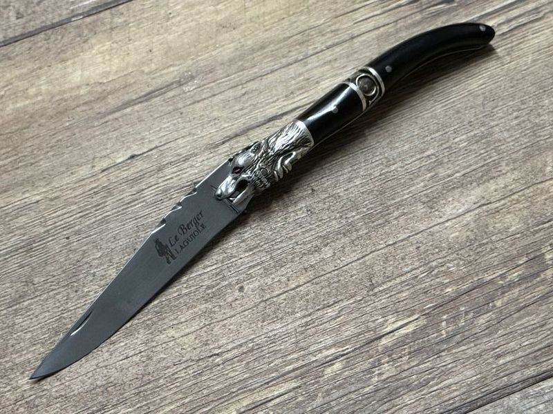 Laguiole Taschenmesser Modell Loup (Wolf), Mitres und Silberbanderole massiv Sterlingsilber, Griff polierte Büffelhornspitze, Coutellerie du Bastion, Le Berger, Messer Nr. 2 Laguiole Taschenmesser Modell Loup (Wolf), Mitres und Silberbanderole massiv Sterlingsilber, Griff polierte Büffelhornspitze, Coutellerie du Bastion, Le Berger, Messer Nr. 2