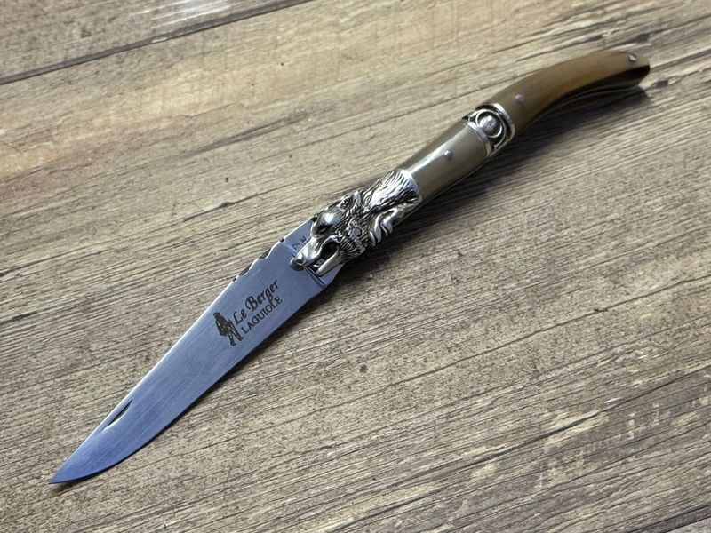 Laguiole Taschenmesser Modell Loup (Wolf), Mitres und Silberbanderole massiv Sterlingsilber, Griff geflammte Hornspitze, Coutellerie du Bastion, Le Berger, Messer Nr. 1 Laguiole Taschenmesser Modell Loup (Wolf), Mitres und Silberbanderole massiv Sterlingsilber, Griff geflammte Hornspitze, Coutellerie du Bastion, Le Berger, Messer Nr. 1