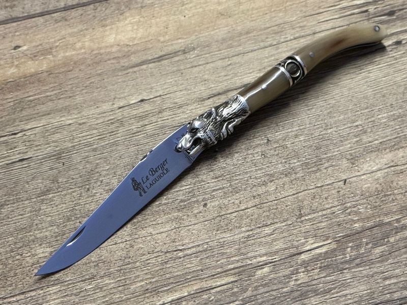 Laguiole Taschenmesser Modell Loup (Wolf), Mitres und Silberbanderole massiv Sterlingsilber, Griff geflammte Hornspitze, Coutellerie du Bastion, Le Berger, Messer Nr. 2 Laguiole Taschenmesser Modell Loup (Wolf), Mitres und Silberbanderole massiv Sterlingsilber, Griff geflammte Hornspitze, Coutellerie du Bastion, Le Berger, Messer Nr. 2