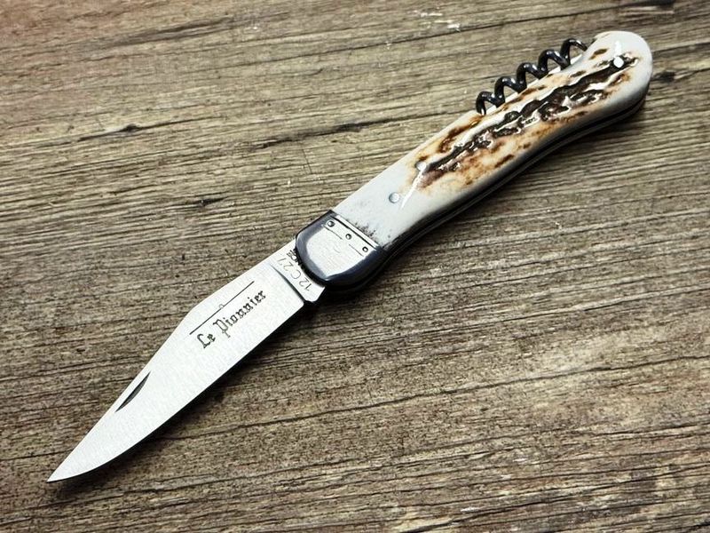Couteau Chasse Douris Chastel, Modell Le Pionnier, Griff regionales Hirschhorn, 2teiliges kleines Jagdmesser (Petit Chasse) Coutellerie Goyon-Chazeau, Messer Nr. 1 Couteau Chasse Douris Chastel, Modell Le Pionnier, Griff regionales Hirschhorn, 2teiliges kleines Jagdmesser (Petit Chasse) Coutellerie Goyon-Chazeau, Messer Nr. 1