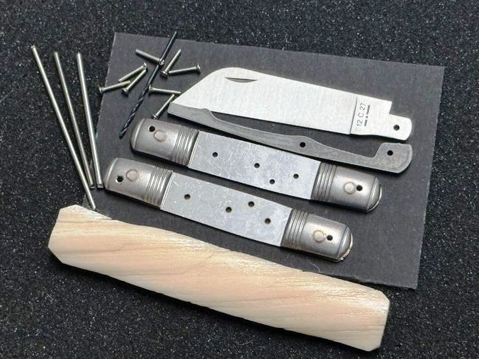 Schnäppchen, Messerbausatz Tonneau mit Griffbeschalung Narwal, Original Kit aus Thiers, Frankreich, geschmiedete Feder, Klinge 12 C 27 matt Schnäppchen, Messerbausatz Tonneau mit Griffbeschalung Narwal, Original Kit aus Thiers, Frankreich, geschmiedete Feder, Klinge 12 C 27 matt
