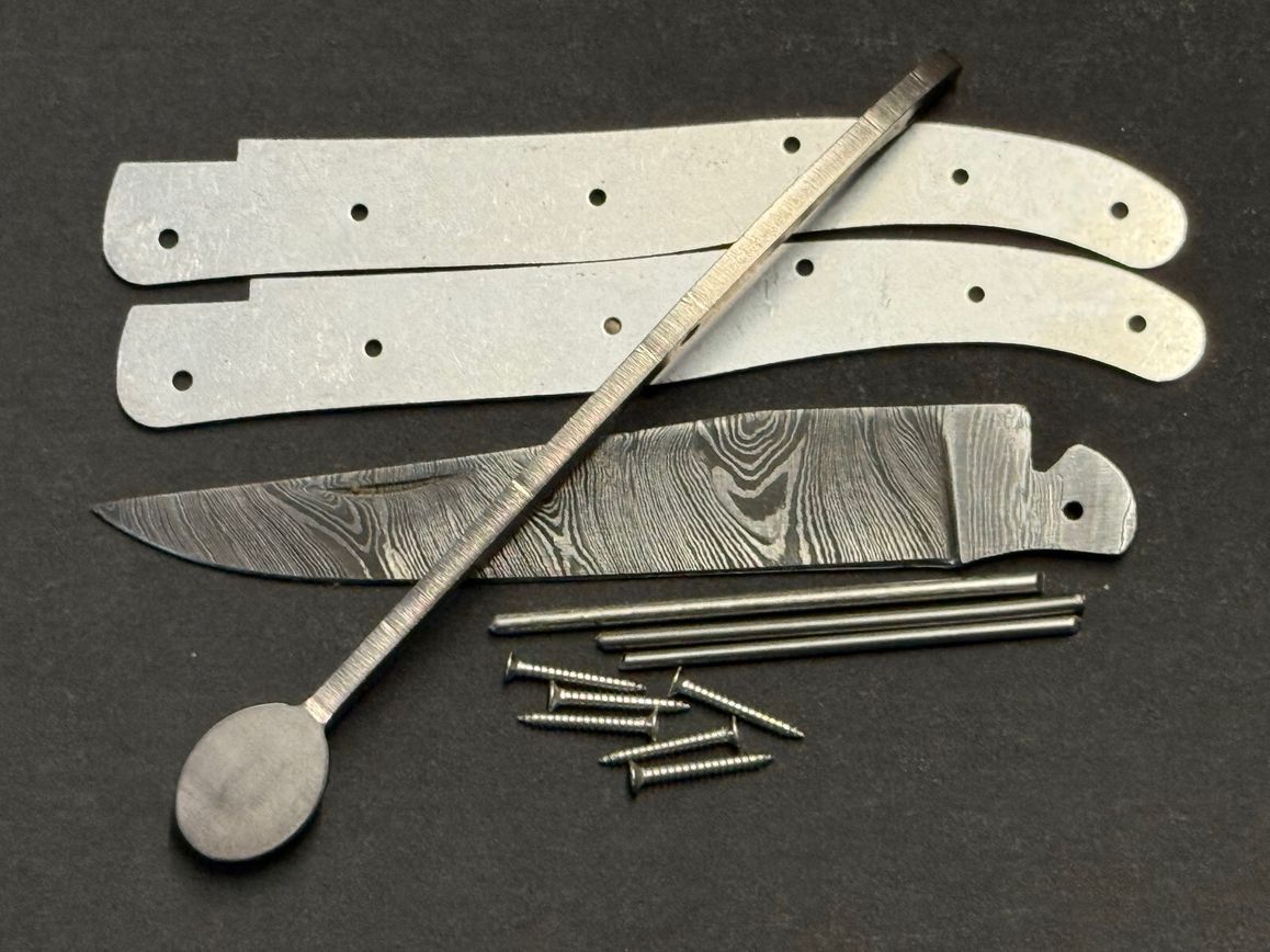 Laguiole Messerbausatz, Voller Griff, Original Kit aus Thiers, Frankreich, geschmiedete Feder und Biene, Klinge Damaststahl Bausatz Nr. 12 Oval
