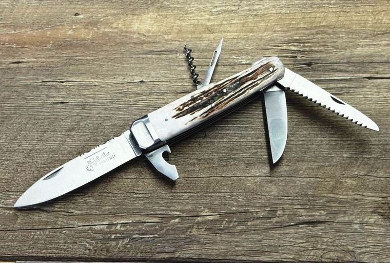 Couteau Chasse Douris Chastel, Modell Hallali, Griff regionales Hirschhorn, 6teiliges schweres Jagdmesser mit Back-Lock-Verriegelung (Multitool) Coutellerie Goyon-Chazeau, Messer Nr. 1 Couteau Chasse Douris Chastel, Modell Hallali, Griff regionales Hirschhorn, 6teiliges schweres Jagdmesser mit Back-Lock-Verriegelung (Multitool) Coutellerie Goyon-Chazeau, Messer Nr. 1