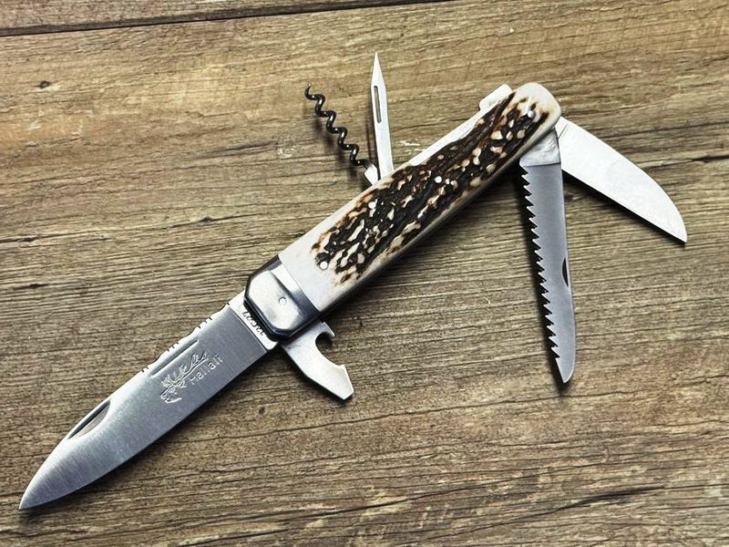 Couteau Chasse Douris Chastel, Modell Hallali, Griff regionales Hirschhorn, 6teiliges schweres Jagdmesser mit Back-Lock-Verriegelung (Multitool) Coutellerie Goyon-Chazeau, Messer Nr. 3 Couteau Chasse Douris Chastel, Modell Hallali, Griff regionales Hirschhorn, 6teiliges schweres Jagdmesser mit Back-Lock-Verriegelung (Multitool) Coutellerie Goyon-Chazeau, Messer Nr. 3