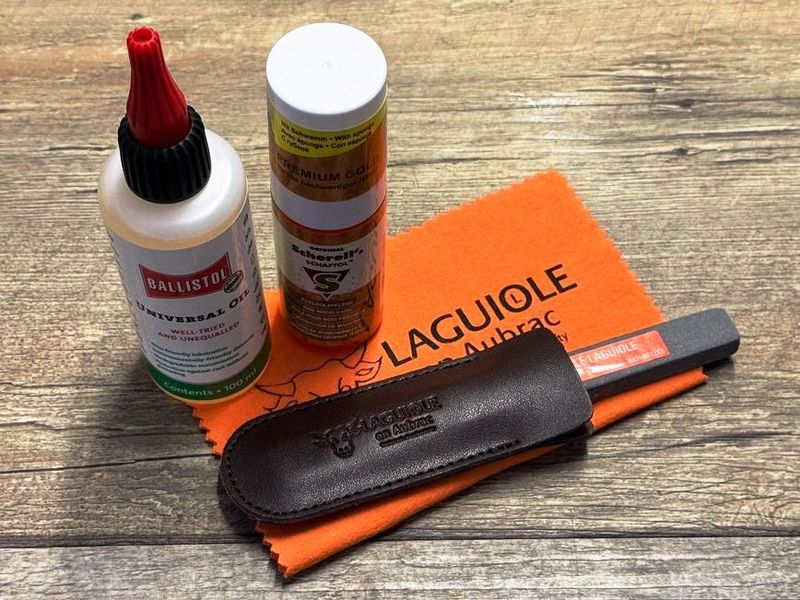 4 teiliges Pflegeset von Laguiole en Aubrac für Taschen- und Kochmesser 4 teiliges Pflegeset von Laguiole en Aubrac für Taschen- und Kochmesser